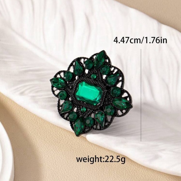Green Rhinestone Vintage Style Ring - Picture 2 of 5